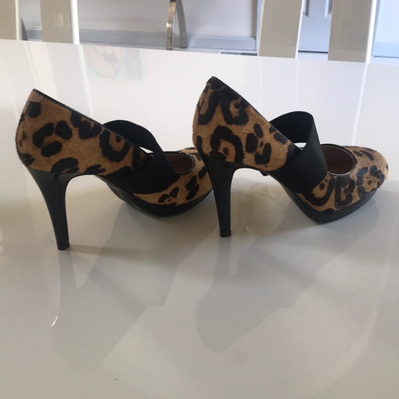 Gianni Bini Leopard fur heals size 7.5. - Picture 2 of 3